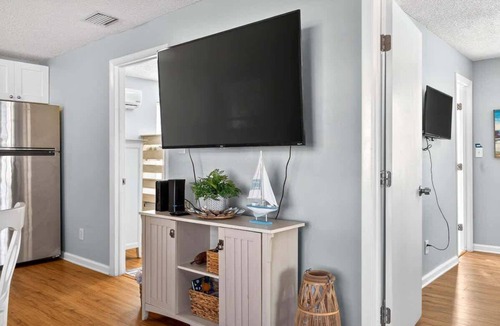 Indian Shores Cabin | Sunny Isles Beach Cottage, Indian Shores!