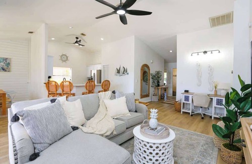 Naples House | Sunny Naples 3BR Retreat w/Heated Pool & BBQ
