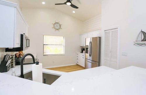 Naples House | Sunny Naples 3BR Retreat w/Heated Pool & BBQ