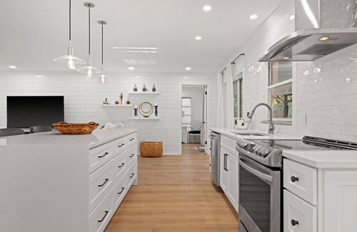 Sarasota Springs House | Sunny Oasis: Bright, Private and Beautiful Retreat! Magnolia Rentals