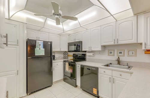 Fort Pierce Condo | Sunny Ocean Village Beach Condo: Community Pool