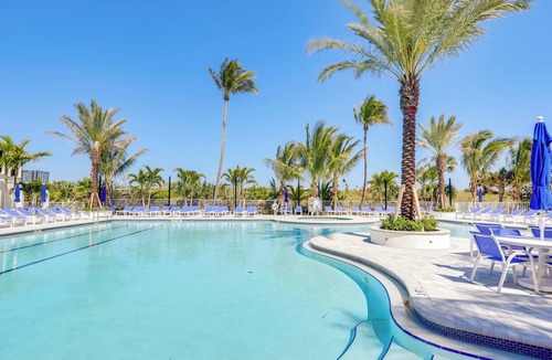 Fort Pierce Condo | Sunny Ocean Village Beach Condo: Community Pool