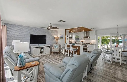 Palm Beach Shores House | ☀️Sunny Palm Gardens Coastal Retreat