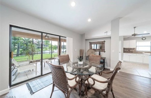 Riverbend Country Club House | Sunny Relaxing Paradise