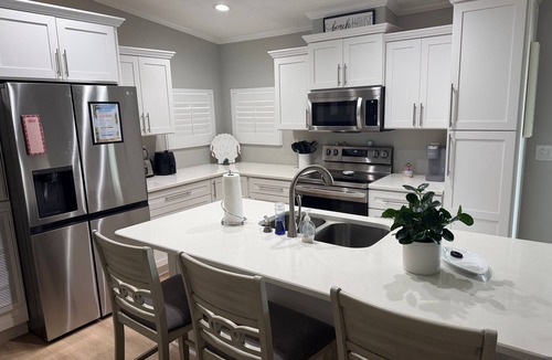 Fort Myers Beach House | Sunny Sand Dollar/Charming 2-bedroom house with AC/delightful Fort Myers Beach