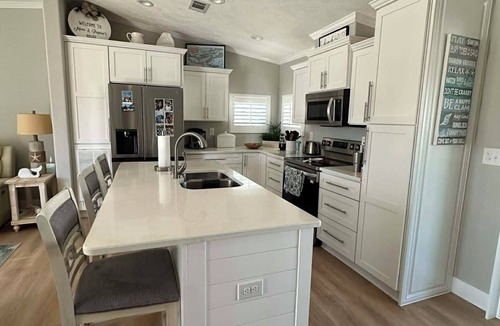 Fort Myers Beach House | Sunny Sand Dollar/Charming 2-bedroom house with AC/delightful Fort Myers Beach