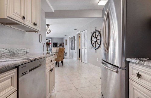 Englewood Condo | Sunny Side Up 2 bed 2 bath steps to the gulf!