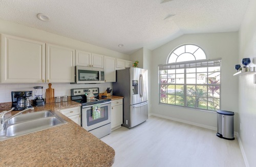 Esprit Cottage | Sunny Skies & Disney Days: Davenport Home w/Pool!
