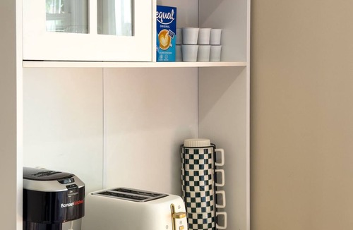 Spruce Hill Apartment | Sunny Studio Nest near Drexel & UPenn