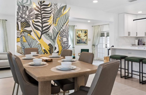 Tampa House | Sunny Terrace Pool Hot Tub B-Ball CT Near Busch Gardens & USF Sleeps 10