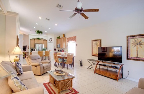 Bridgeford Crossing House | Sunny Villa w/Lanai: 17 Mi to Disney!