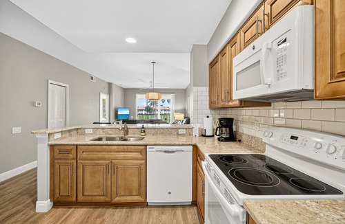 Tropical Cove Condo | Sunrise Fairway Retreat at Lexington CC Golf Village