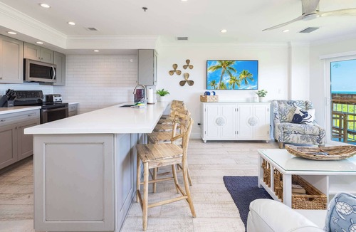 Tavernier Apartment | Sunrise Oasis - Top Floor 2 BR 2 BA Condo 2411