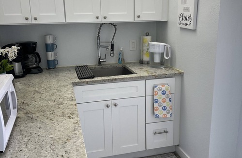 Fort Myers House | Sunrises & Moonlight Private & Cozy