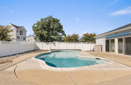 North Cape May House | Sunset beach house. 1 block to the beautiful Delaware Bay beach!