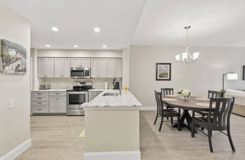 Tropical Cove Condo | Sunset Cove at Lexington CC Lake Village