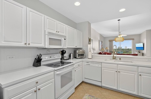 Tropical Cove Condo | Sunset Escape at Lexington CC Lake Village