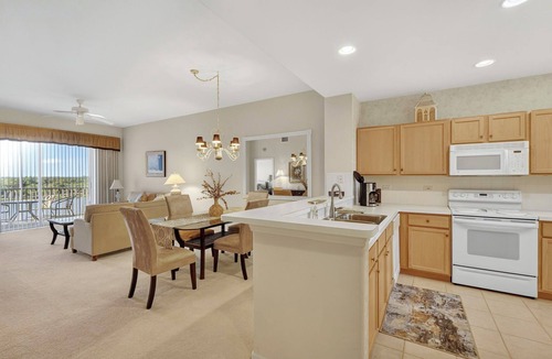 Tropical Cove Condo | Sunset Lake at Lexington CC Lake Village