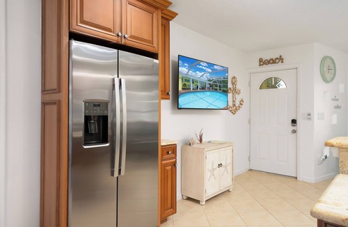 Yacht Club House | Sunshine Paradise Minutes From Action. Grill, Bikes, Beach Gear & More Included!