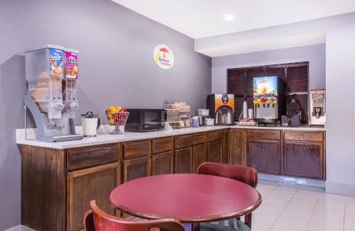 Greer Hotel | Super 8 by Wyndham Greer/Spartanburg Area