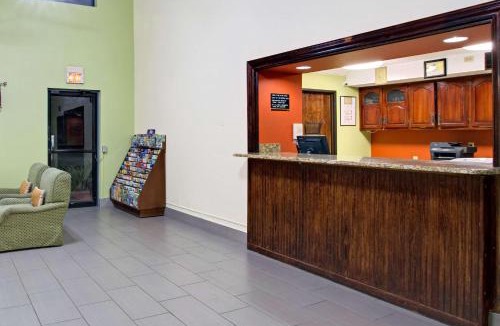 Clearwater Hotel | Super8 by Wyndham NEARBY Clearwater St Petersburg International Airport