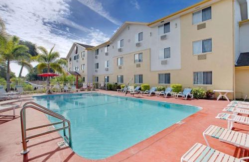 Clearwater Hotel | Super8 by Wyndham NEARBY Clearwater St Petersburg International Airport
