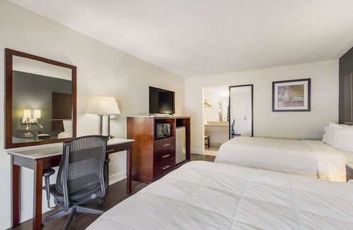 North Trail Hotel | SureStay Hotel by Best Western Sarasota North