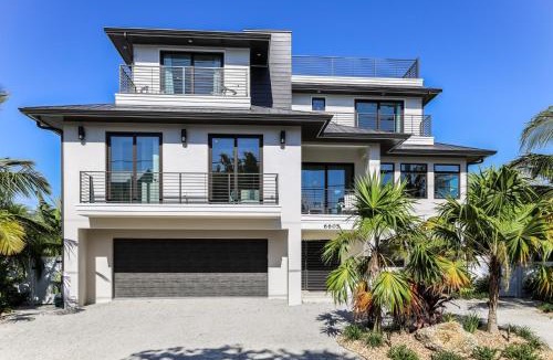 Holmes Beach House | Surf-Side Beach House