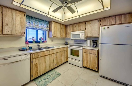 Fort Myers Beach Condo | Surf Song #4G Cute Beachfront Island Condo