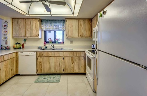Fort Myers Beach Condo | Surf Song #4G Cute Beachfront Island Condo