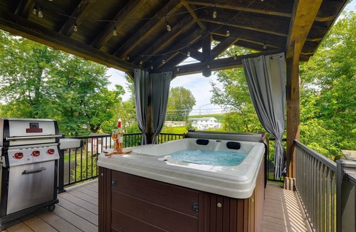 Mount Aetna Cottage | Swatera Haven | Romantic Waterfront Escape w/HOT TUB!