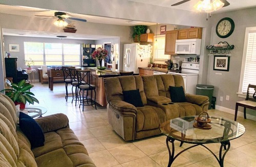 Winter Haven Cottage | Sweet Cottage 5 mi to Legoland & 0.5 mi to dwntwn