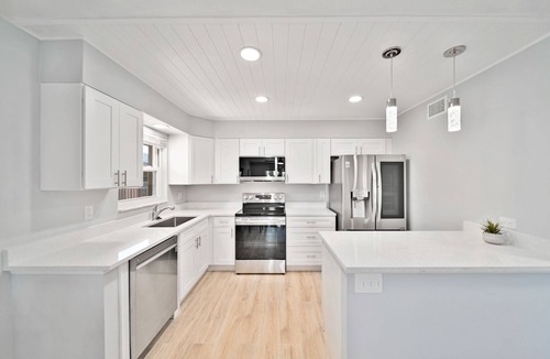 Truckland Condo | Sweet spot by the sea