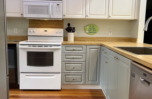 Deer Lake House | Swim next door, no card needed! Quiet Deer Lake Pool, Pets ok, Bikes, Ping Pong!