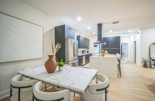 Tampa House | Tampa Getaway w/Pickleball Court, Pool & Gym