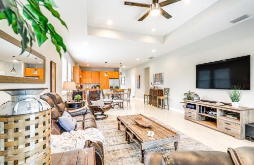 Carver City - Lincoln Gardens House | Tampa Home w/Fire Pit, Yard, Cornhole + More!