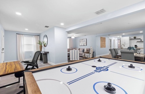 Orient Park House | Tampa Modern and Cozy Getaway Near Downtown and Ybor