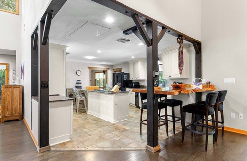 Temple Terrace House | Tampa Oasis | Private Pool + Sauna | Sleeps 14