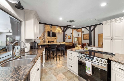 Temple Terrace House | Tampa Oasis | Private Pool + Sauna | Sleeps 14