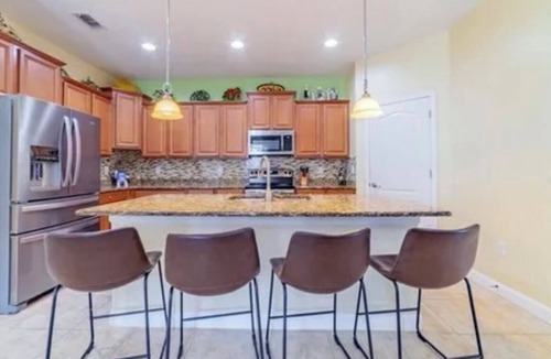 Live Oak Preserve House | Tampa Sunshine Oasis/Heated Saltwater Pool/4Bed, 3Bath/Sleeps 10/Fenced