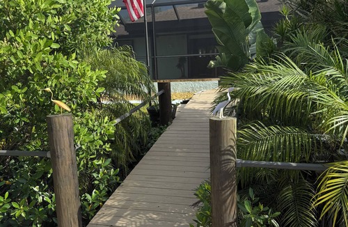 Venice House | Tarpon Point Lodge Venice Myakka River, Atlanta Braves, Pool House