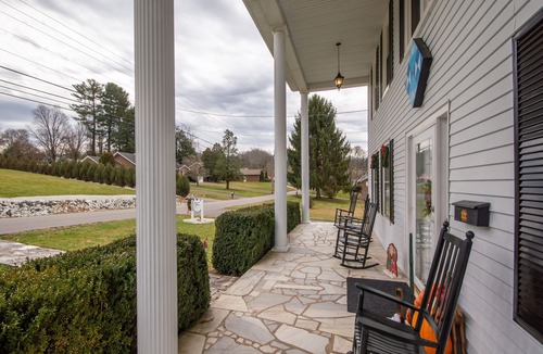 Burnsville Hotel | Terrell House B&B