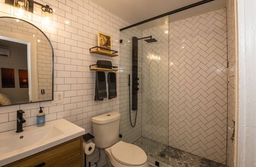 St. Petersburg - Clearwater Bed & Breakfast | The 1888 Hotel (204) Digital Nomad Queen Suite
