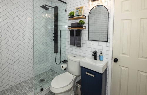 St. Petersburg - Clearwater Bed & Breakfast | The 1888 Hotel 203(A/B) Standard King 1Bed/1Bath