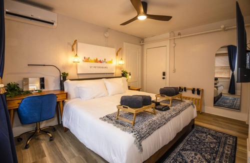 St. Petersburg - Clearwater Bed & Breakfast | The 1888 Hotel 203(A/B) Standard King 1Bed/1Bath
