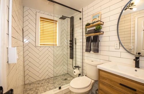 Downtown St. Petersburg Bed & Breakfast | The 1888 Hotel (306) Queen Studio Suite