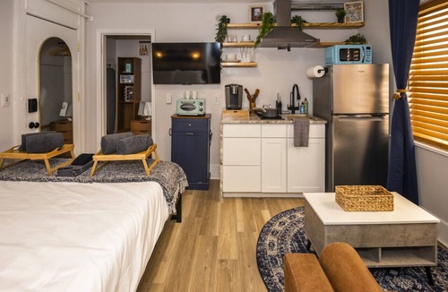 Downtown St. Petersburg Bed & Breakfast | The 1888 Hotel (306) Queen Studio Suite