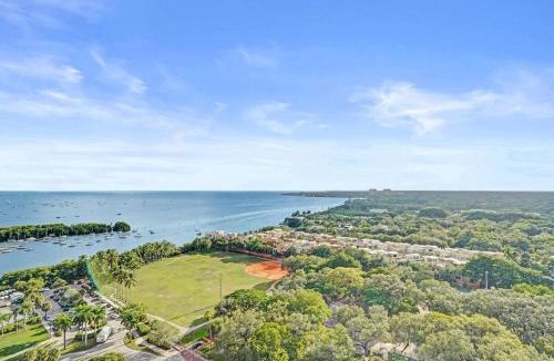 Coconut Grove Apartment | The Arya Escape 20th Floor 2BR with Kitchen