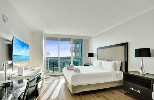 Coconut Grove Apartment | The Arya Escape 20th Floor 2BR with Kitchen