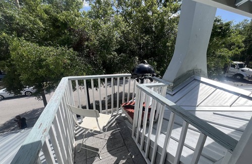 Crescent Lake House | The Aviator | Bright Retreat Near Downtown w/bikes